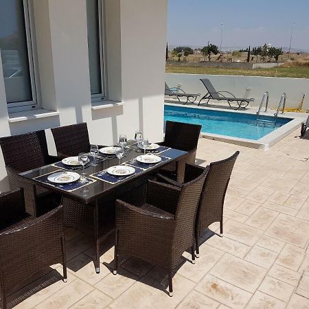T&E Villa Larnaka Exterior foto